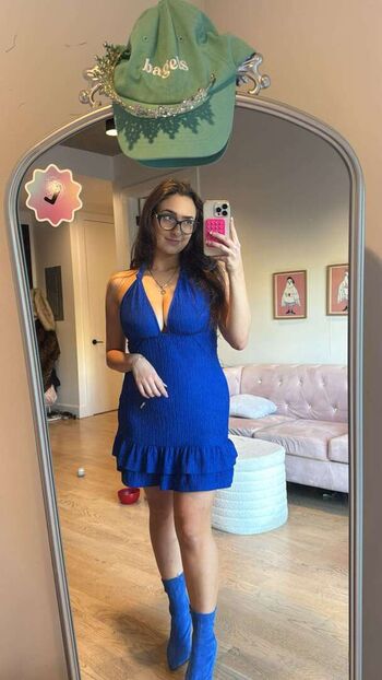 Full leaked Qveenjulia private onlyfans photo