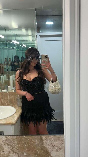 Full leaked Qveenjulia private onlyfans photo