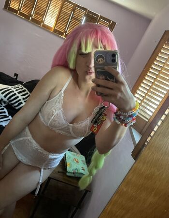 Full leaked Qweeneevee private onlyfans photo