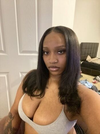 Full leaked Raeleightorrez private onlyfans photo