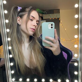 Full leaked Raine reacts private onlyfans photo