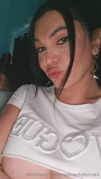 Full leaked Raphaellaferrarii private onlyfans photo