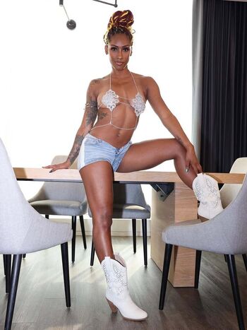 Full leaked Red velvet page private onlyfans photo