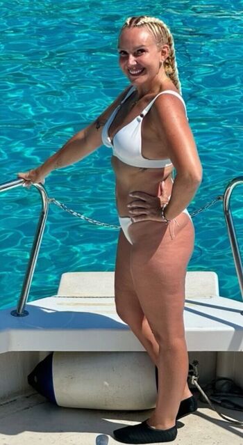 Full leaked Redglassesgirl private onlyfans photo