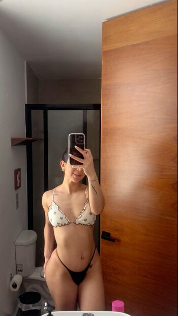 Full leaked Reenyfit private onlyfans photo