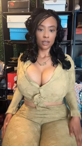 Full leaked Renadaneen private onlyfans photo