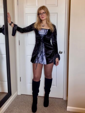 Full leaked Retro wannabe private onlyfans photo