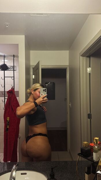 Full leaked Rharri rhound page private onlyfans photo