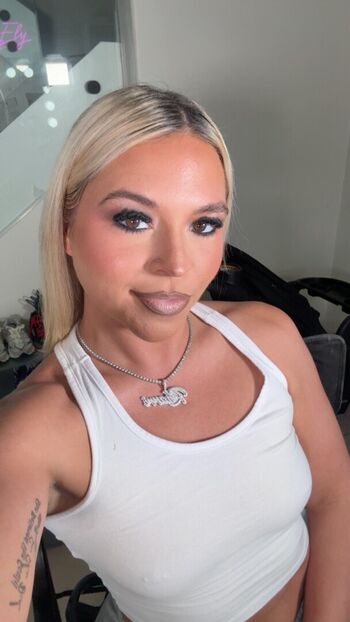 Full leaked Rharri rhound page private onlyfans photo