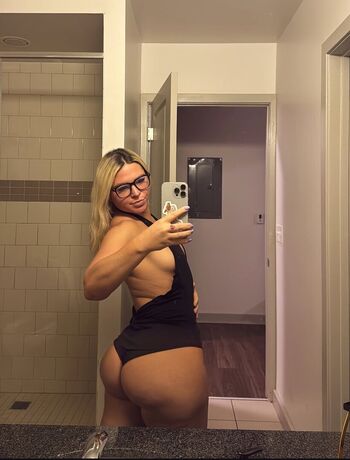 Full leaked Rharri rhound private onlyfans photo