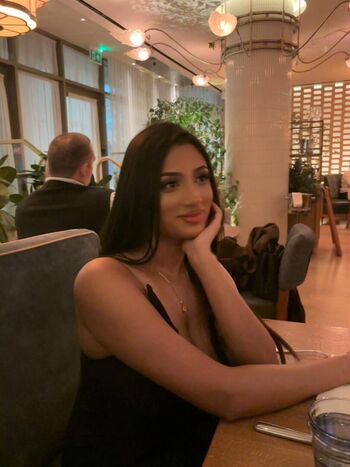 Full leaked Riya b page private onlyfans photo