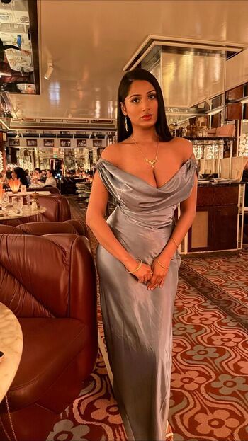 Full leaked Riya b page private onlyfans photo