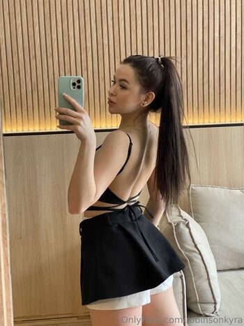 Full leaked Robinsonkyraa page private onlyfans photo