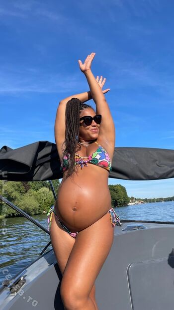 Full leaked Rolablades private onlyfans photo