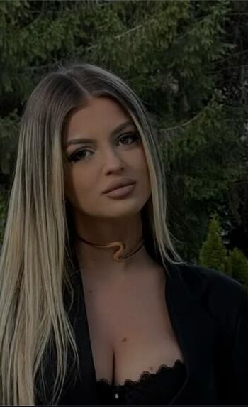 Full leaked Romanian girls page private onlyfans photo