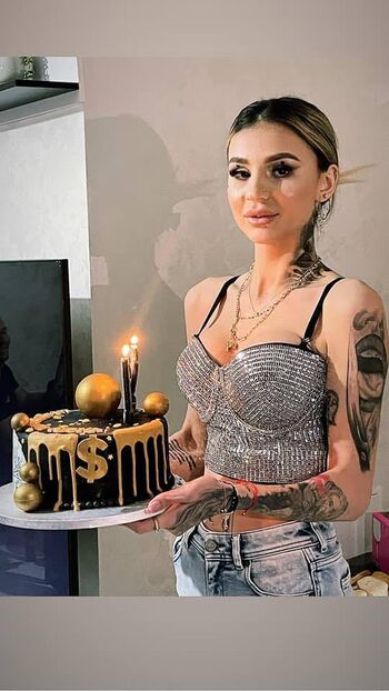 Full leaked Romanian girls page private onlyfans photo