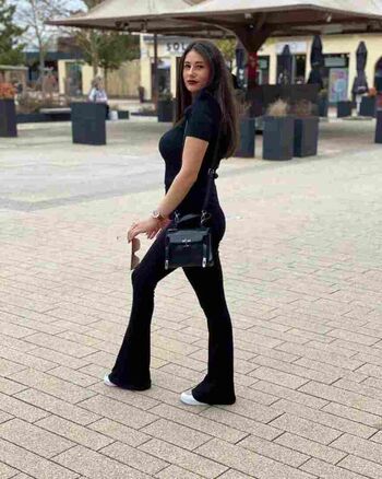 Full leaked Romanian girls private onlyfans photo