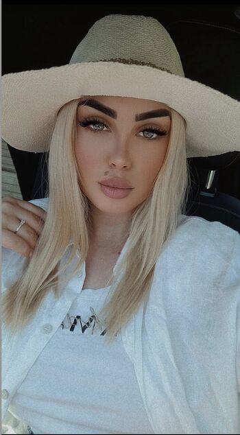 Full leaked Romanian girls page private onlyfans photo