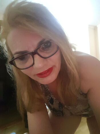 Full leaked Romanian girls private onlyfans photo