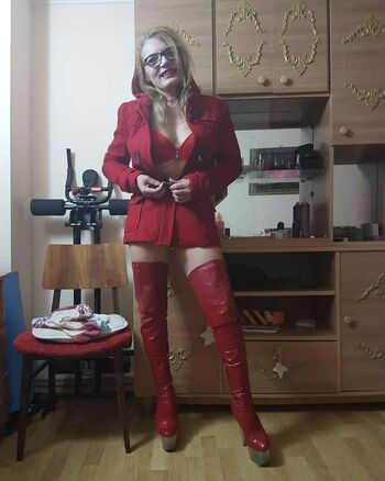 Full leaked Romanian girls private onlyfans photo