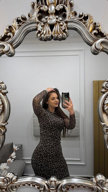 Full leaked Romanian girls private onlyfans photo