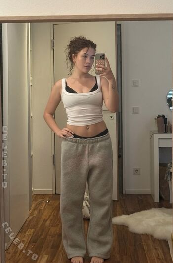 Full leaked Romina jana private onlyfans photo