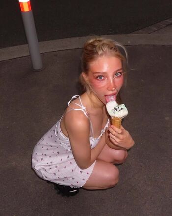 Full leaked Rosegnlz private onlyfans photo