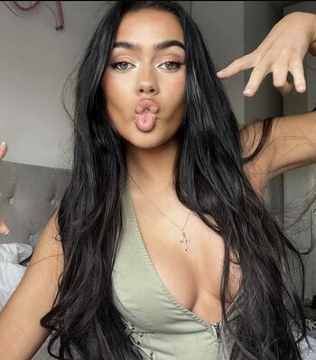 Full leaked Roxanarosuu private onlyfans photo