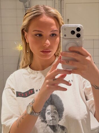 Full leaked Sagafrost page private onlyfans photo