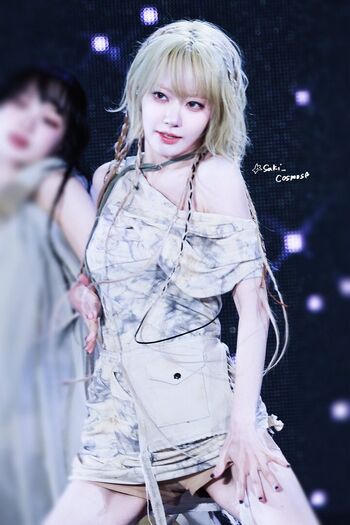 Sakura Miyawaki 宮脇 咲良