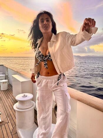 Full leaked Salma hayek page private onlyfans photo