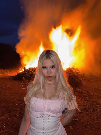 Full leaked Sarahtonin page private onlyfans photo