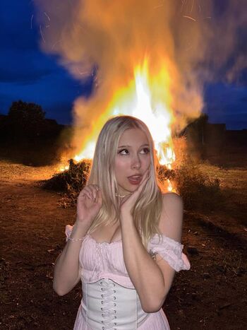 Full leaked Sarahtonin page private onlyfans photo