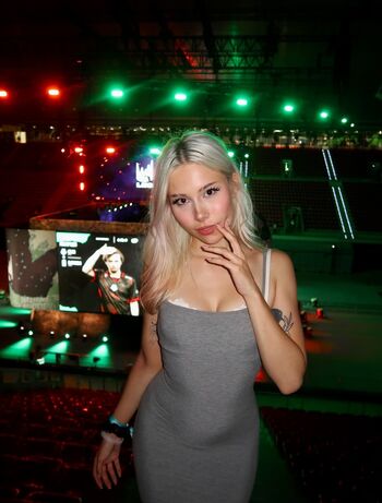 Full leaked Sarahtonin page private onlyfans photo