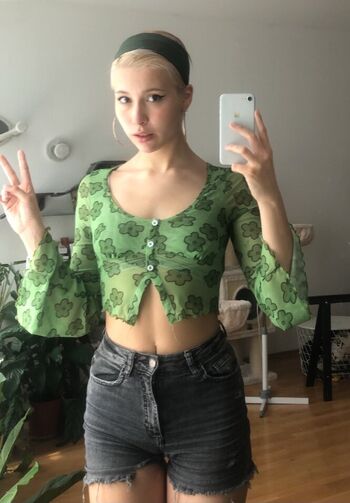 Full leaked Sarahtonin private onlyfans photo