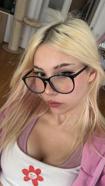 Full leaked Sarahtonin private onlyfans photo