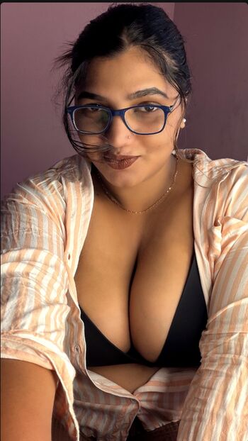 Full leaked Saranya santhosh page private onlyfans photo