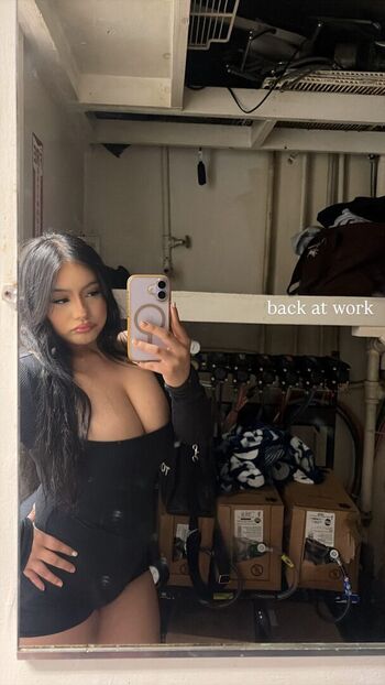 Full leaked Saucyysuzzy private onlyfans photo