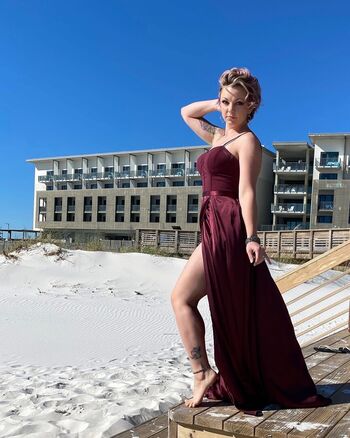 Full leaked Schatzie private onlyfans photo