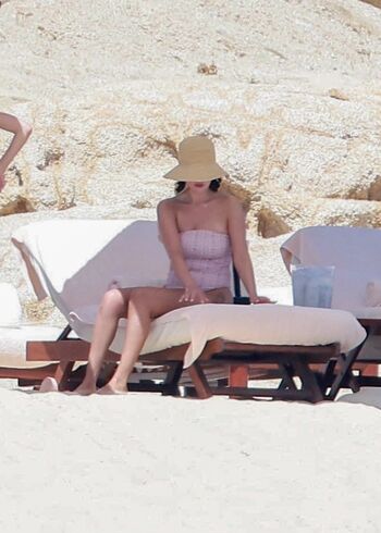 Full leaked Selena gomez  page private onlyfans photo