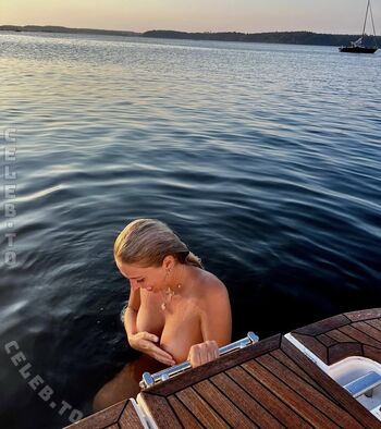 Full leaked Serineandersen private onlyfans photo