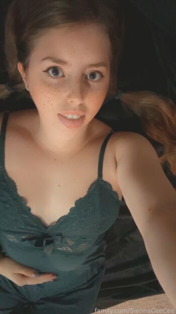 Full leaked Siennaceecee private onlyfans photo