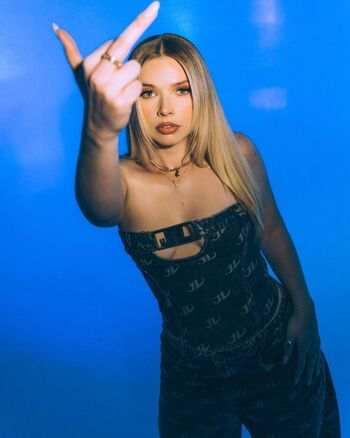 Full leaked Sinawynne page private onlyfans photo