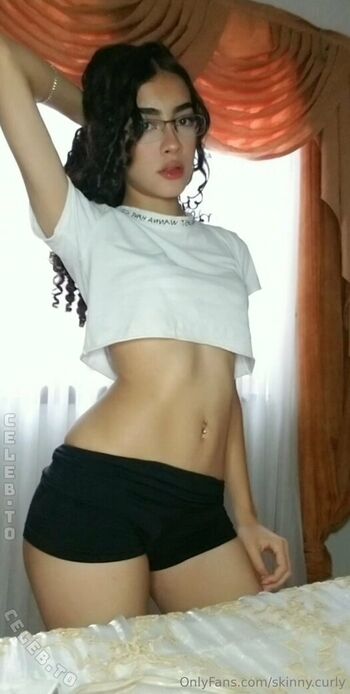 Full leaked Skinny curly private onlyfans photo