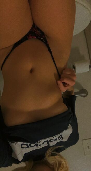 Full leaked Skinnylittlesut private onlyfans photo