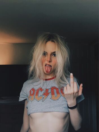 Full leaked Skinnylittlesut private onlyfans photo