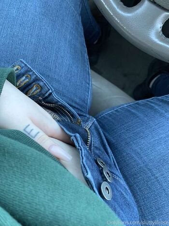 Full leaked Sluttylilrose private onlyfans photo