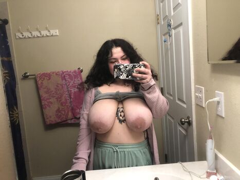 Full leaked Sluttyscarab private onlyfans photo