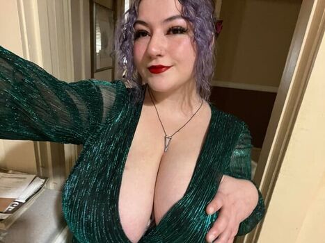 Full leaked Sluttyscarab private onlyfans photo