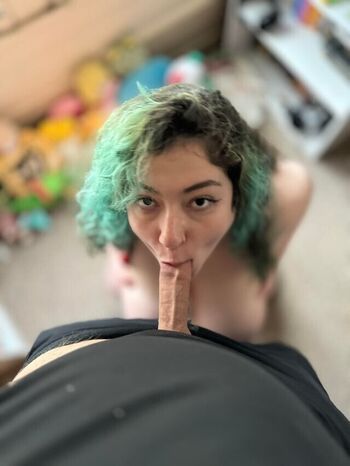 Full leaked Sluttyscarab private onlyfans photo